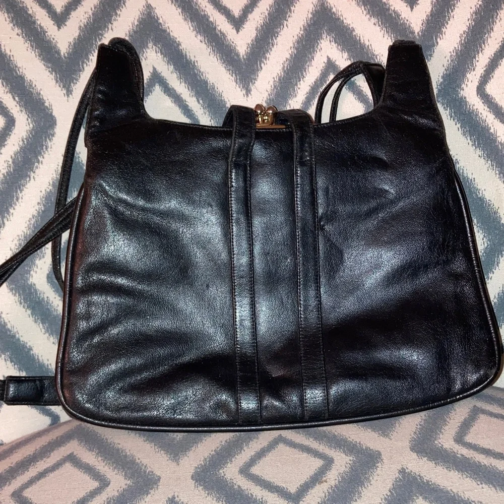 Vintage Lou Taylor Black Leather Shoulder Bag 🌸‎